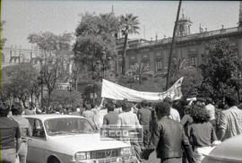 Manifestación de estudiantes por la avenida de la Constitución y aledaños pidiendo el regreso de exiliados – 22