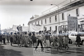 Manifestación de mujeres en solidaridad con compañeros de empresas en crisis - Foto 07