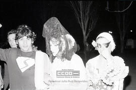 Desembarco a orillas del Guadalquivir del pintor Ocaña, pregonero del carnaval de la Alameda de 1979 – 13