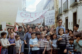 Manifestación de de madres y de escolares pidiendo colegios – 02