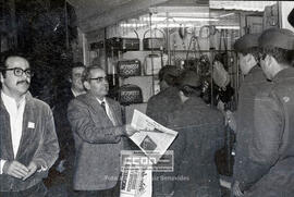 Venta del periódico Mundo Obrero por las calles de Sevilla – 03
