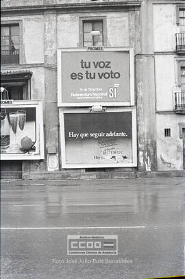 Carteles y pintadas del Referendum Nacional sobre la reforma política – 01