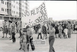 Manifestación de madres en el barrio Amate pidiendo colegios – 02