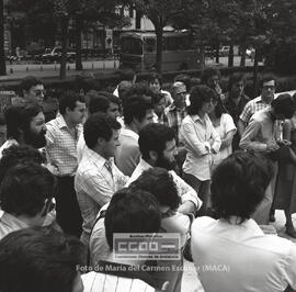 Concentración de trabajadores de la banca en la Plaza Nueva (Sevilla)  –  01