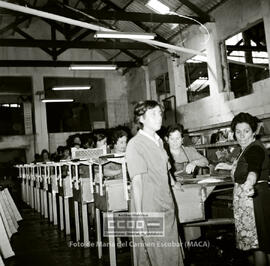 Ayamonte: puerto marítimo y mujeres trabajando en la industria pesquera  –  10