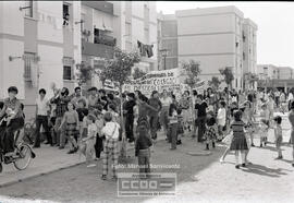 Manifestación pidiendo más colegios – Foto 12