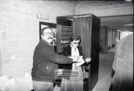 Aurora León durante la jornada electoral del 27 de noviembre de 1980 – 31