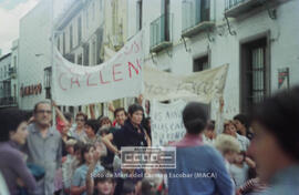 Manifestación de de madres y de escolares pidiendo colegios – 04