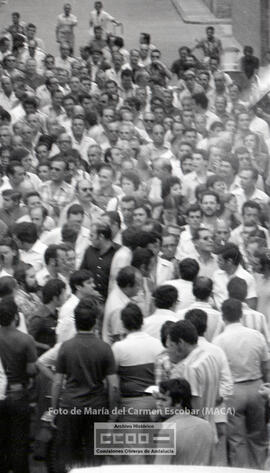 Concentración de trabajadores de Hytasa en la puerta de la fábrica