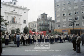Concentración de trabajadores de las empresas auxiliares de Astillero protagonistas de un encierro