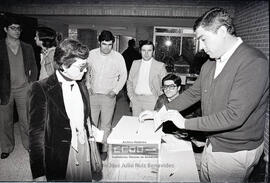 Aurora León durante la jornada electoral del 27 de noviembre de 1980 – 35