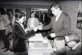 Aurora León durante la jornada electoral del 27 de noviembre de 1980 – 33