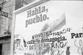 Carteles y pintadas del Referendum Nacional sobre la reforma política – 11