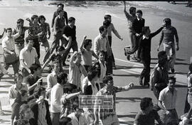 Manifestación de estudiantes por la avenida de la Constitución y aledaños pidiendo el regreso de exiliados – 30