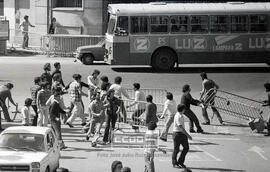 Manifestación de estudiantes por la avenida de la Constitución y aledaños pidiendo el regreso de exiliados – 27