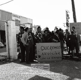 Concentración trabajadores de Galerías Preciados ante sus almacenes de la carretera Amarilla (Sevilla)  –  09