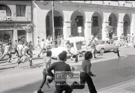 Manifestación de estudiantes por la avenida de la Constitución y aledaños pidiendo el regreso de exiliados – 05