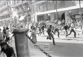 Manifestación de estudiantes por la avenida de la Constitución y aledaños pidiendo el regreso de exiliados – 04