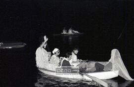Desembarco a orillas del Guadalquivir del pintor Ocaña, pregonero del carnaval de la Alameda de 1979 – 10