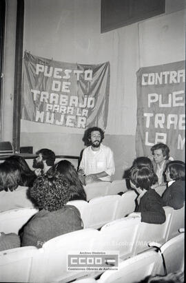 Acto de la Organización por la Liberación de la Mujer por el 8 de marzo en el Teatro San Fernando de Sevilla