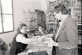 Aurora León durante la jornada electoral del 27 de noviembre de 1980 – 38