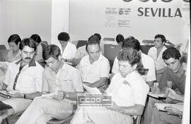 Delegados sindicales recibiendo un cursillo impartido por Vicente Sanchís