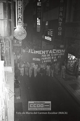 Manifestación durante una huelga general de panadería  – 17