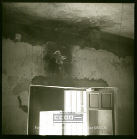 Daños causados por un coctel molotov lanzado contra una sede de CCOO en Sevilla  – 03