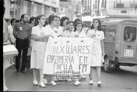 Marcha de las auxiliares de clínica reivindicando su equiparación a FP1