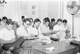 Delegados sindicales recibiendo un cursillo impartido por Vicente Sanchís
