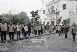 Concentración de trabajadores de las empresas auxiliares de Astillero protagonistas de un encierro