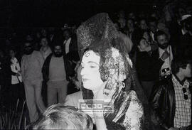 Desembarco a orillas del Guadalquivir del pintor Ocaña, pregonero del carnaval de la Alameda de 1979 – 06