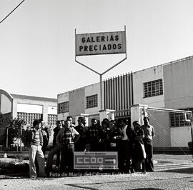 Concentración trabajadores de Galerías Preciados ante sus almacenes de la carretera Amarilla (Sevilla)  –  08