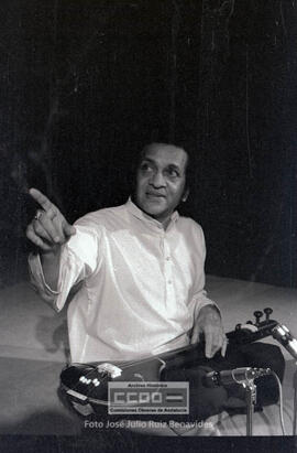 Actuacion en el teatro Lope de Vega de los musicos indios Ravi Shankar y Al-Rakh – 18