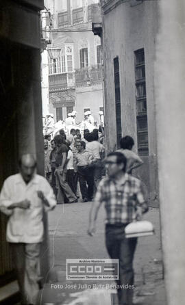 Concentración de trabajadores metalúrgicos en calle Morería sede del Sindicato Provincial del Metal (3) – 20