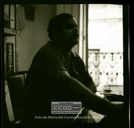 Carmelo Acuña en una mesa de trabajo en la sede de CCOO de Sevilla  –  04