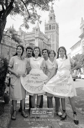 Trabajadores y trabajadoras reivindicando ante Diputación – 03