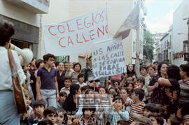 Manifestación de de madres y de escolares pidiendo colegios – 03