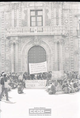 Concentración y manifestación de estudiantes de Ingeniería Técnica  – Foto 1