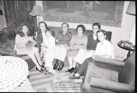 Político con su familia – Foto 3