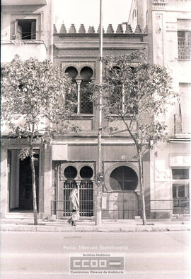 Calles de Sevilla con carteles – Foto 15