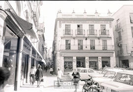 Calles de Sevilla con carteles – Foto 7