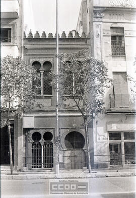 Calles de Sevilla con carteles – Foto 12