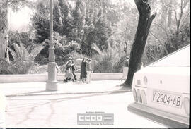 Niños jugando en la calle y coches acccidentados – Foto 2
