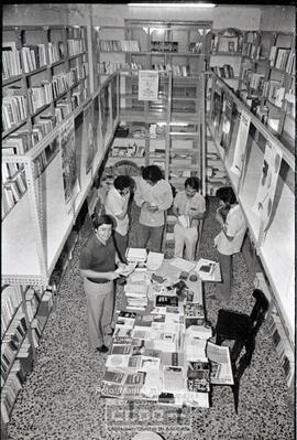 Interior de una librería – Foto 4