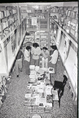 Interior de una librería – Foto 3