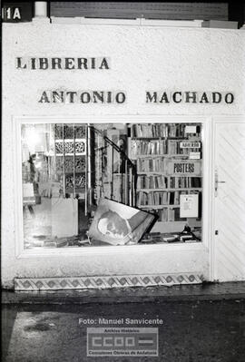 Atentado contra la librería Antonio Machado – Foto 8
