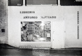 Atentado contra la librería Antonio Machado – Foto 3