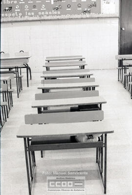 Aulas vacías de un colegio – Foto 3