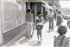 Niños dirigiéndose al colegio – Foto 14